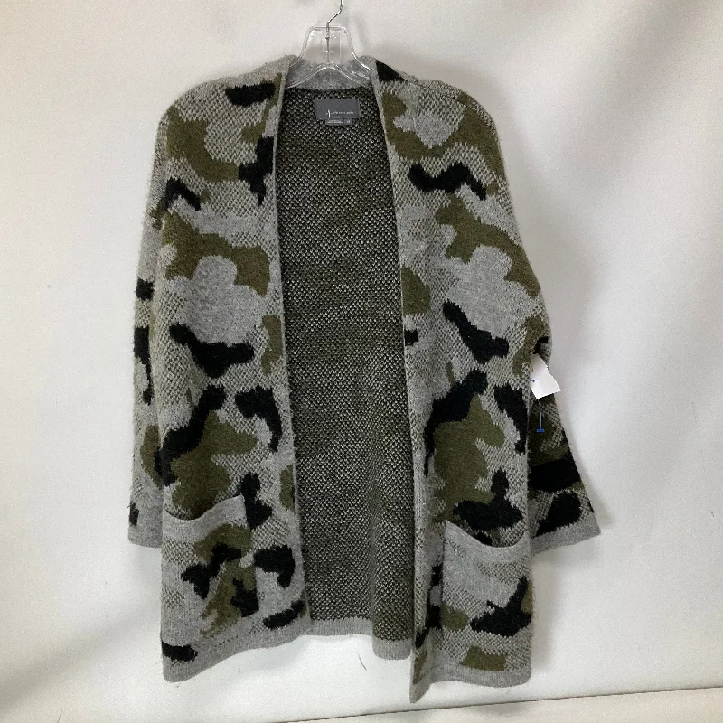 Women's V-Shaped Collar SweatersSweater Cardigan By Anthropologie In Camouflage Print, Size: Xs