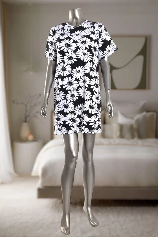 women's pajamas for a night of deep sleepLadies Black & White Flower Print Sleep Shirt