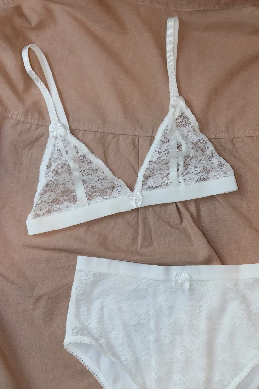 wireless bra for breastfeedingDARIA WHITE LACE BRALETTE