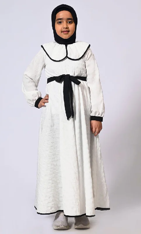 Women's Hooded Sweatshirts with Relaxed WaistChic Charm: Girls' White Abaya with Peter Pan Collar and Loose Belt