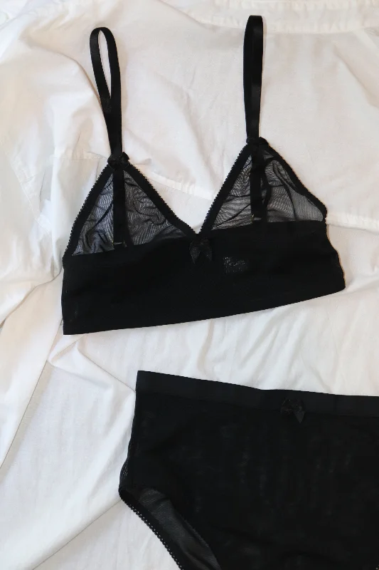 sports bra for high-impact workoutsLIV BLACK MESH LONGLINE BRALETTE